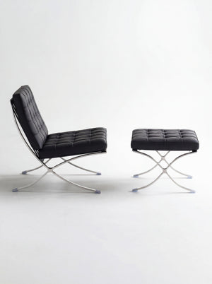 Fauteuil Lounge & Repose-Pieds – Cuir Véritable Noir et Structure Chromée Sculpturale