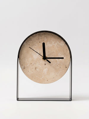 Horloge à poser design en pierre et métal – Arche